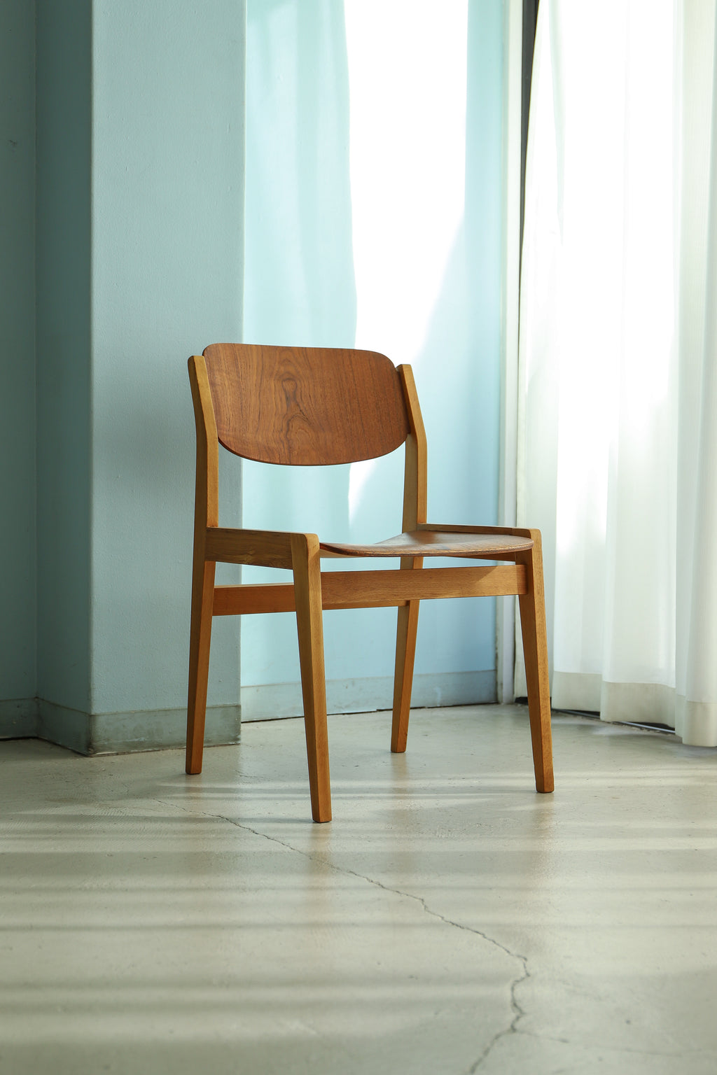 3JapaneseModernTendoBookChair_