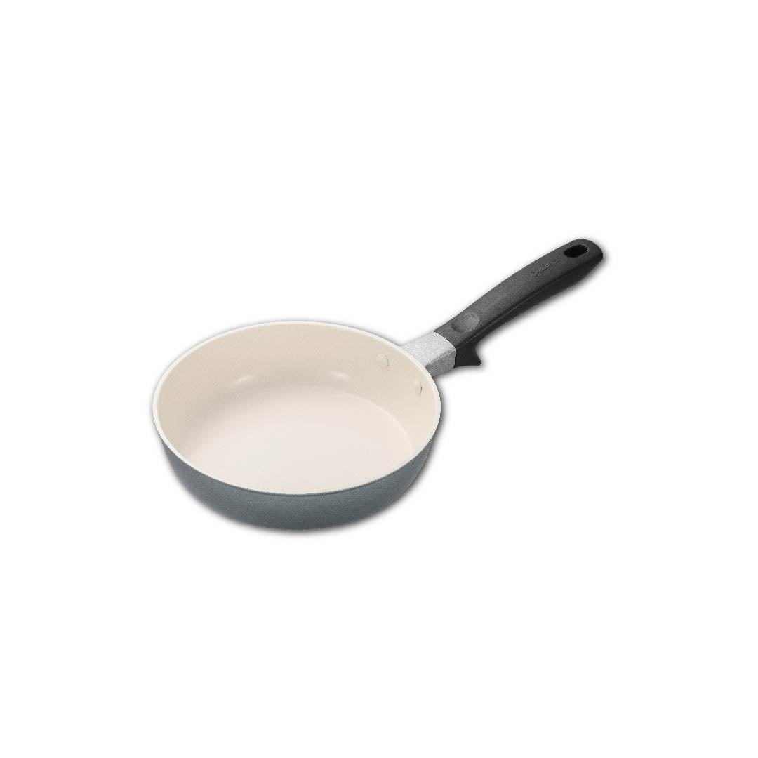 京セラ セラブリッド フライパン 20cm（ガス火専用） – 京セラキッチン