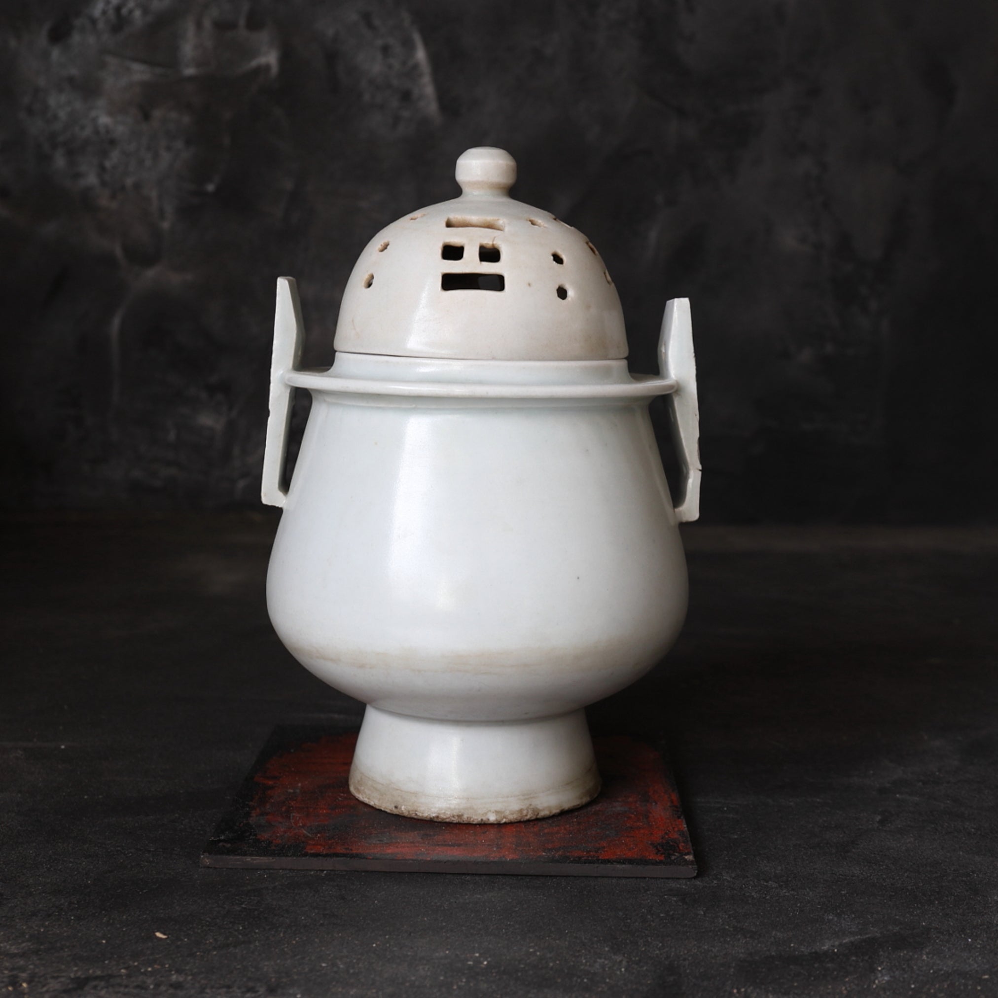 李朝 白磁香爐（1392–1897 CE） | 入蘆花（ロカニイル）