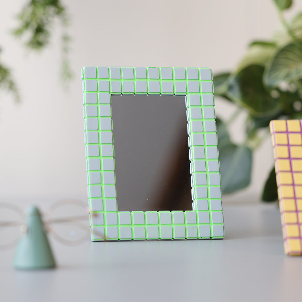 色彩の調和が美しいタイル風ミラー MEX MIRROR（エムイーエックス