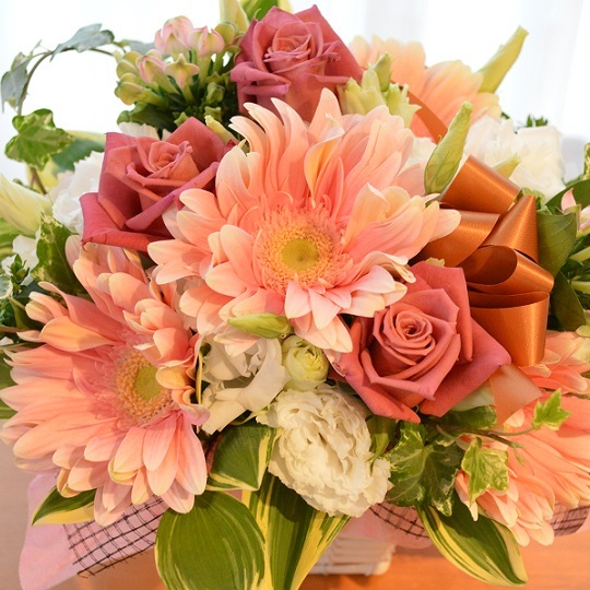 プチ贅沢なアレンジメント PureLove （バラとガーベラのフラワー