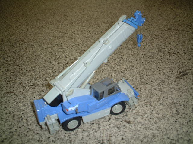 コマツのラフテレーンクレーン - KYOWA 建設機械の販売から修理