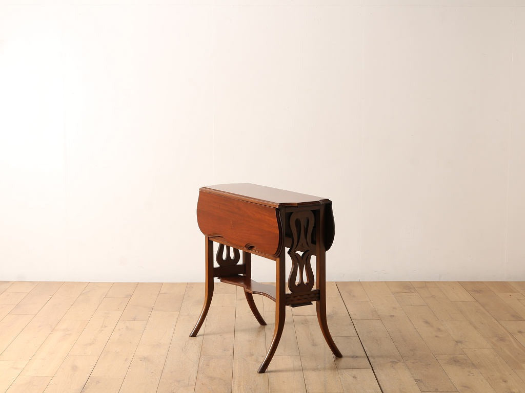 バタフライテーブル | ロイズ・アンティークス | ヨーロッパの