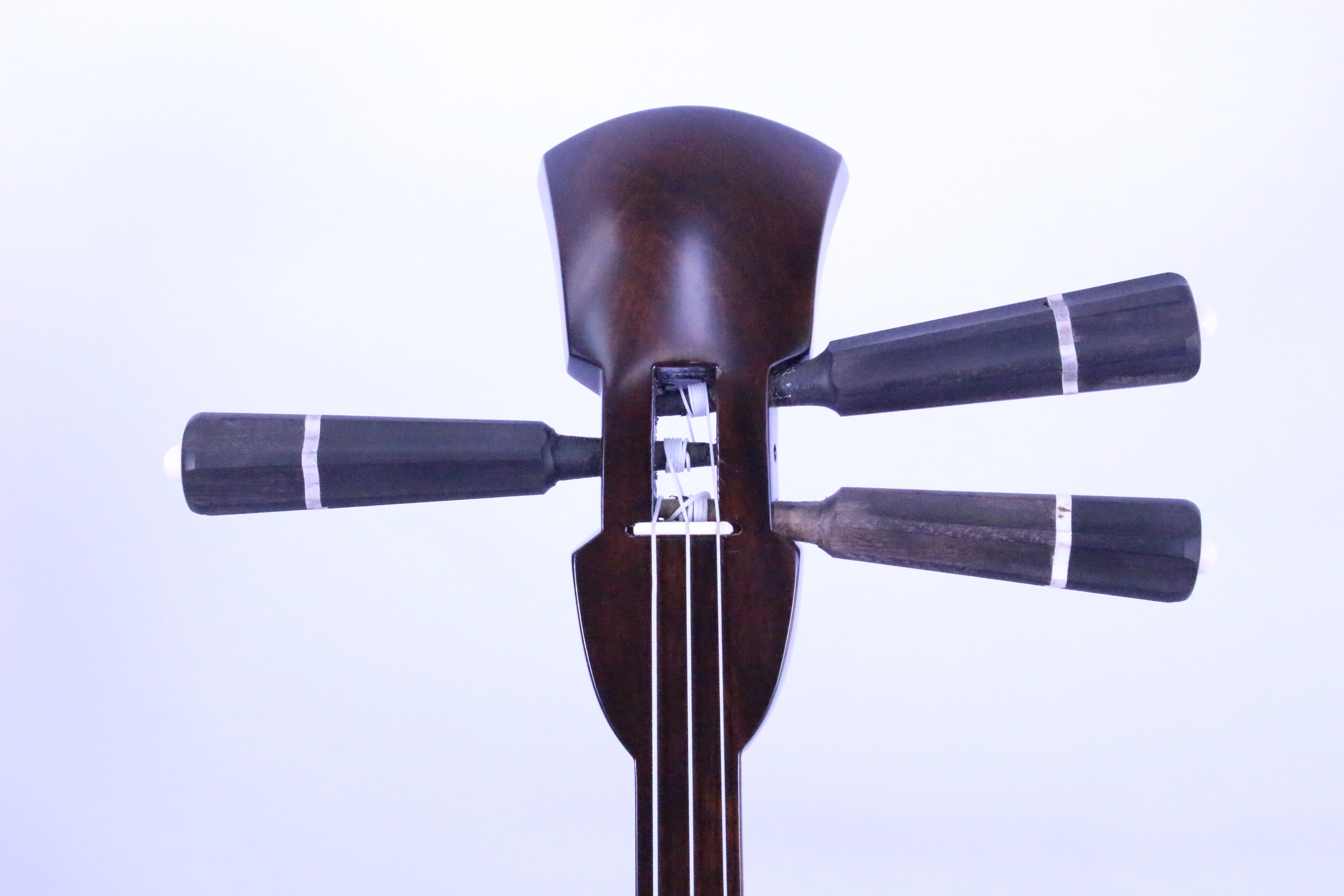 ◇本格◇縞黒檀三線（両面本皮一枚張り） 【8点セット付き】 三線