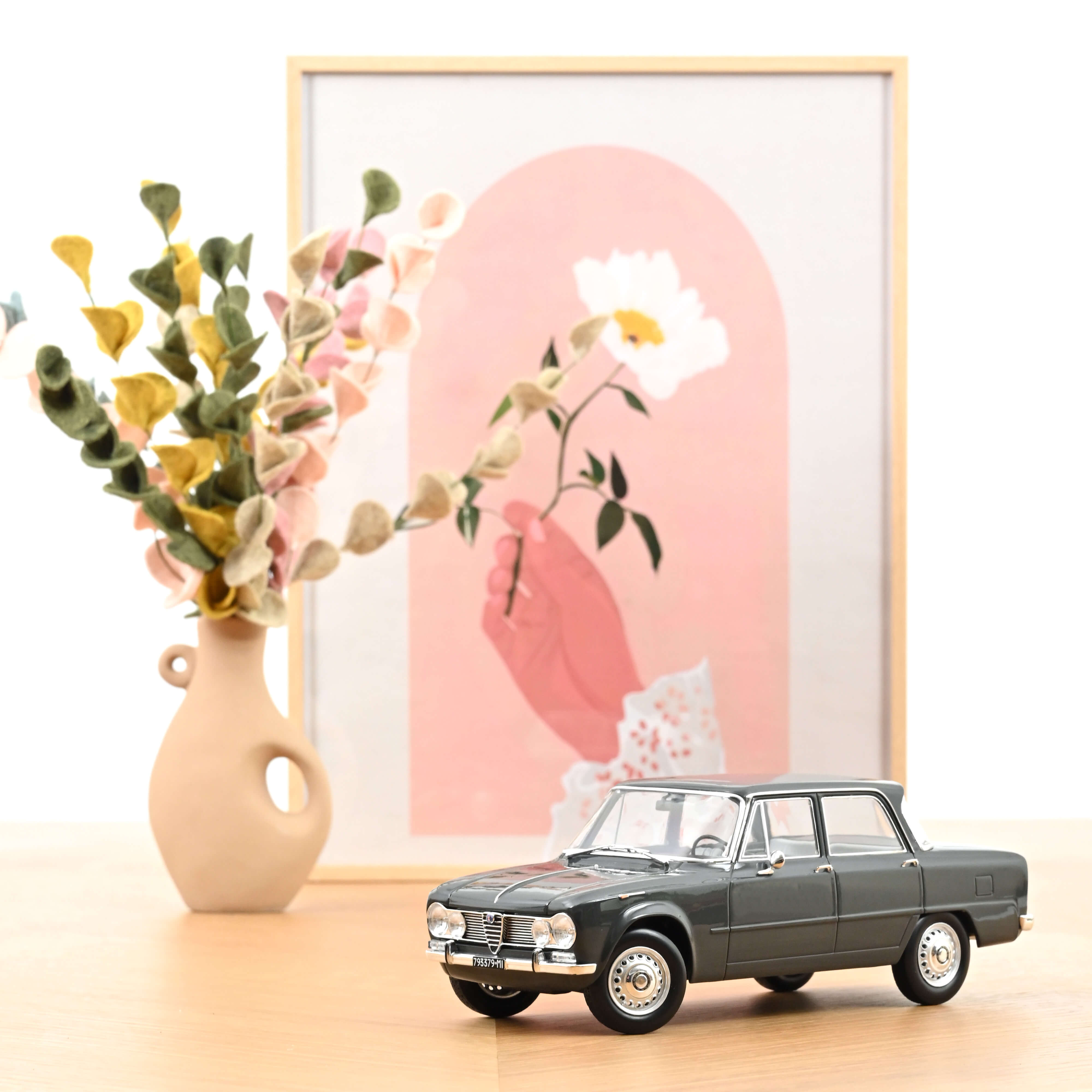 Alfa Romeo Giulia TI 1964 Graphite Grey 1:18 - 200pcs – Norev