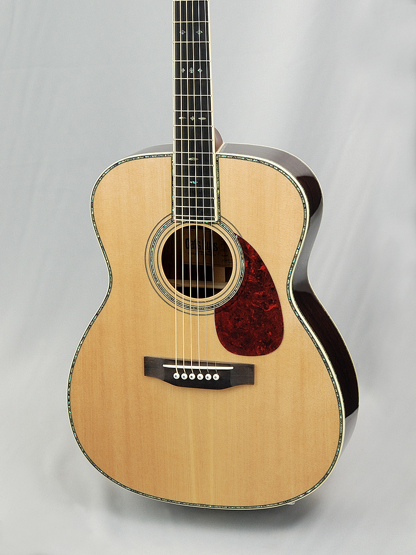 Cat'sEyes/CE185T 【しっかりしたボディ鳴りと厚みのあるサウンド