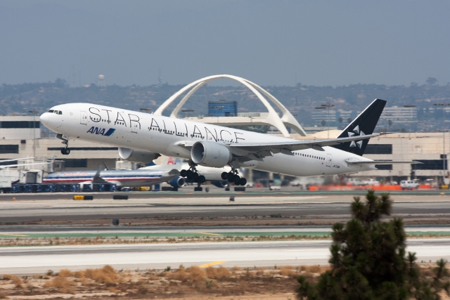 ANA 777-300ER (Star Alliance Livery) Departing LAX - Yuxi's Photos