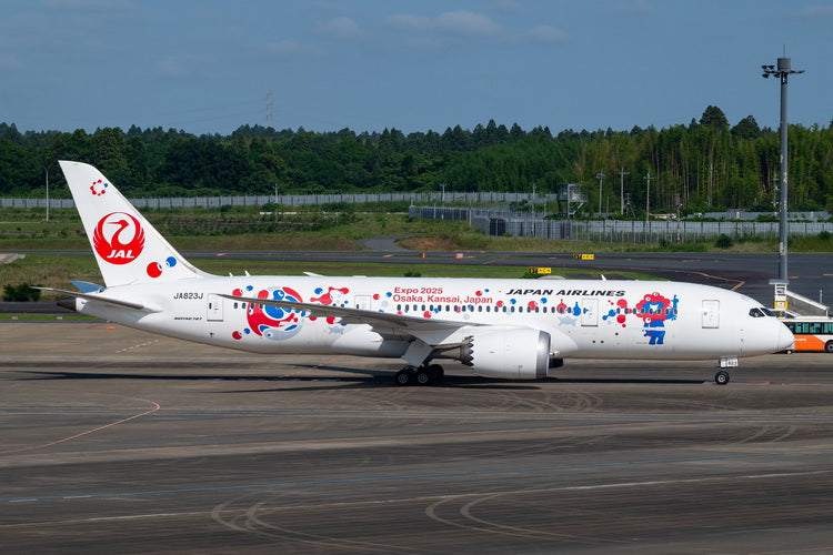 Phoenix Models Japan Airlines Boeing 787-8 Dreamliner “MyakuMyaku