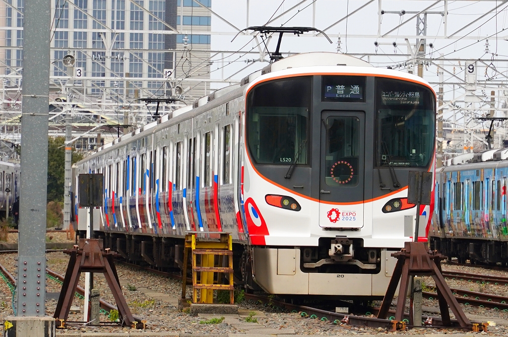 大阪環状線の万博電車に「ミャクミャクxイコちゃん吊り革」登場