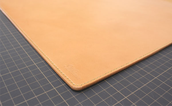 楽天市場】栃木レザー 総手縫い デスクマット Mサイズ リバーシブル