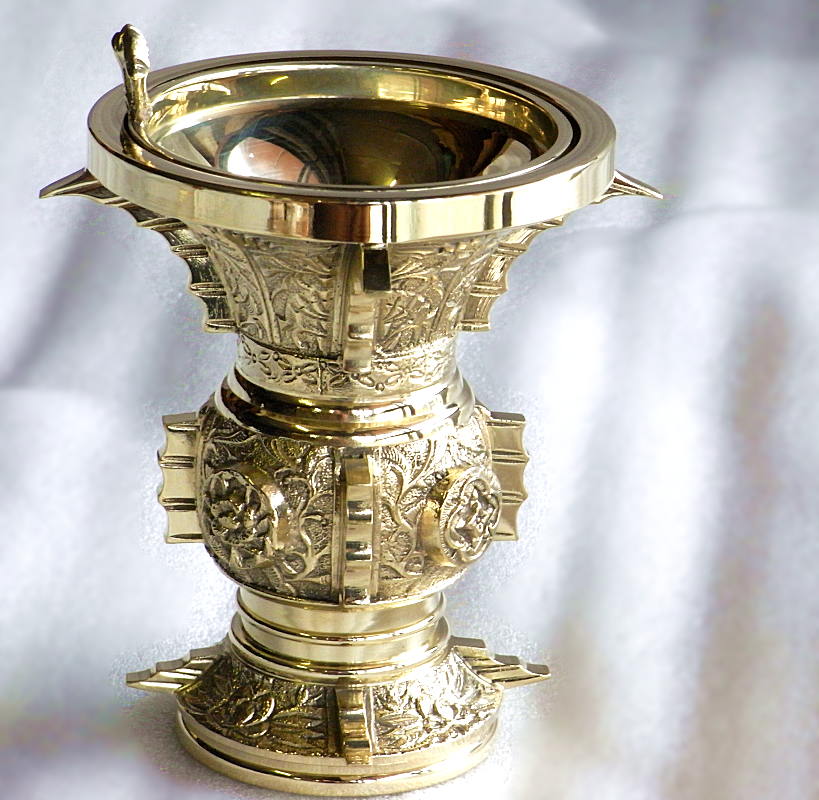 楽天市場】花瓶 東用 丸型四鰭 花立 本山彫 磨き 仕上4.0号 落し付