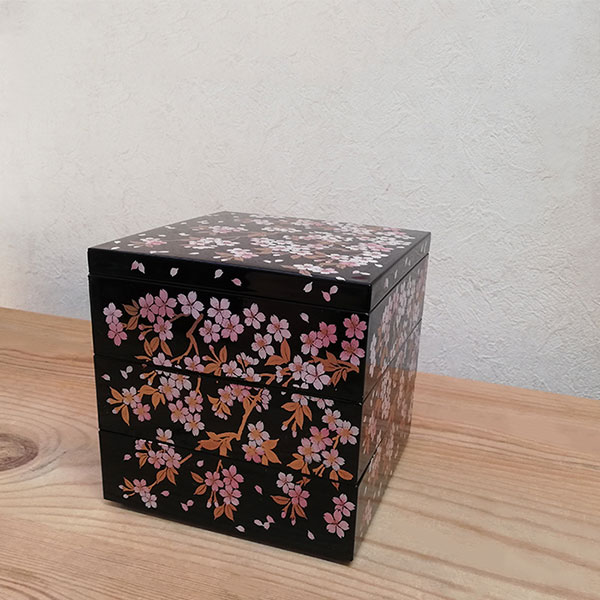 楽天市場】【取寄品】 さくら 三段重 黒 ＜4寸サイズ＞お重箱 3段重 花