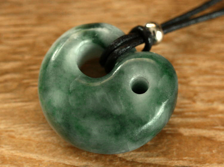 清 古色天然翡翠 ヒスイ 細工刳り貫き彫り『祥瑞霊芝文と猿之図 』置物硯屏