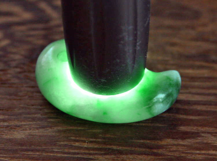 楽天市場】糸魚川翡翠子持ち勾玉 M07178 清山 作 29mm*18mm*7mm 糸魚川