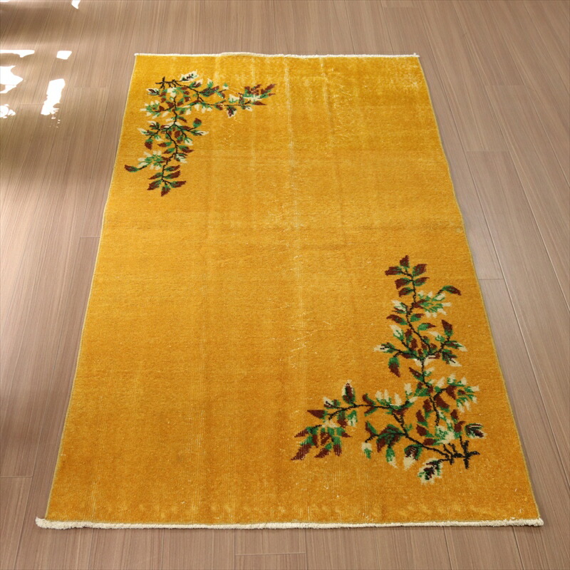 カフェオレ・ベージュにイエロー ヴィンテージトルコラグNo.724 カフェ