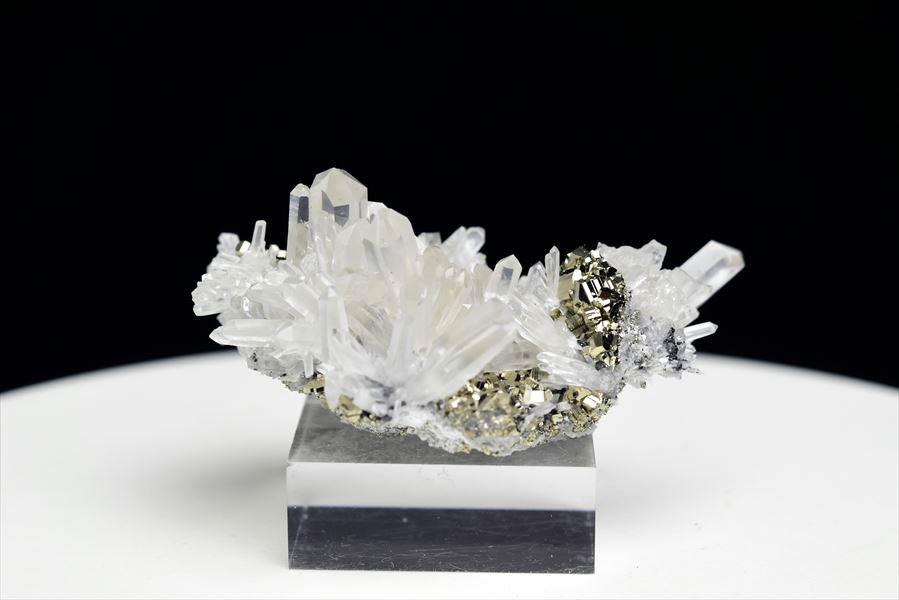 楽天市場】◇水晶共生◇ パイライト 黄鉄鉱 クラスター ミニサイズ【約