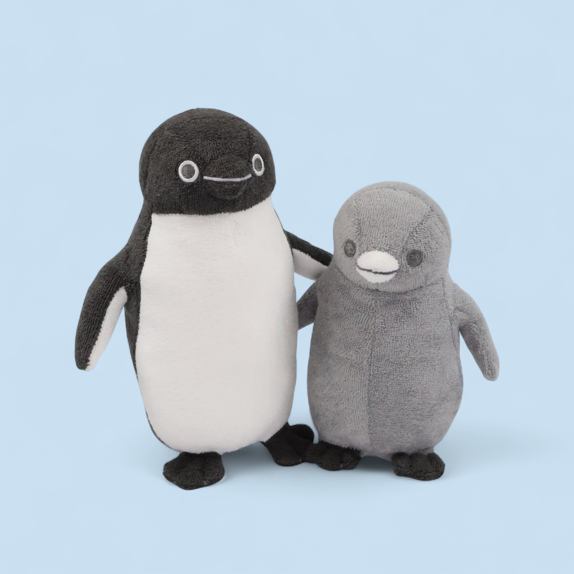 パイル生地で涼しげな「Suicaのペンギンぬいぐるみセット」。博品館TOY