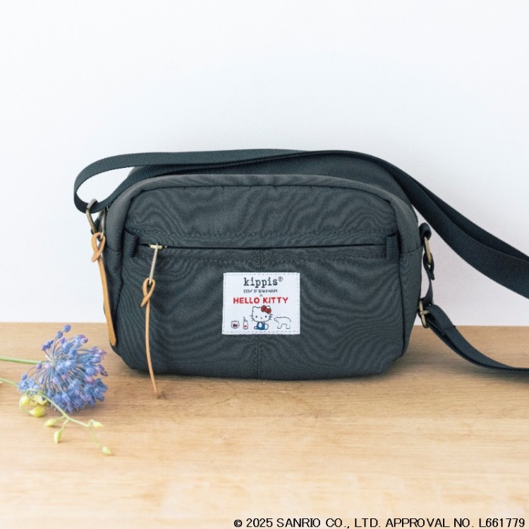 宝島社、ハローキティ×北欧デザイン「ミニショルダーバッグ」。いちご