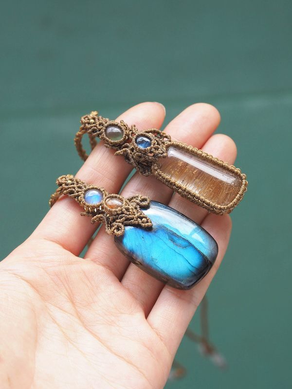 個性的なマクラメをお探しの方必見！スコレサイト/ ラブラドライト