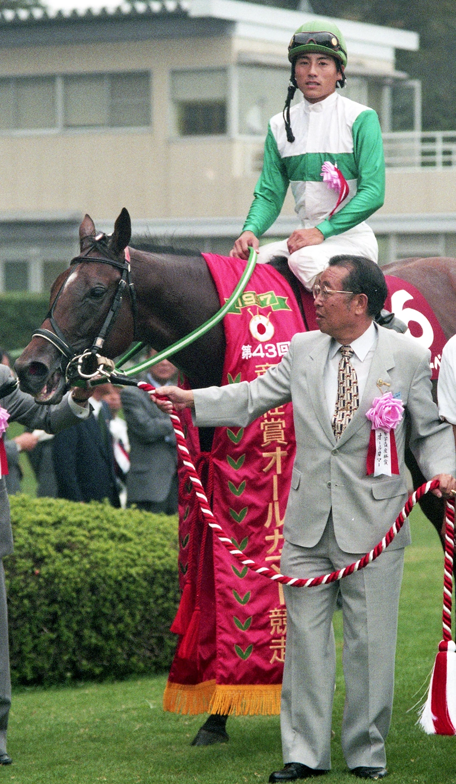 メジロドーベル ～3歳牝馬、33年ぶり快勝！女王を支えた腕利き厩務員
