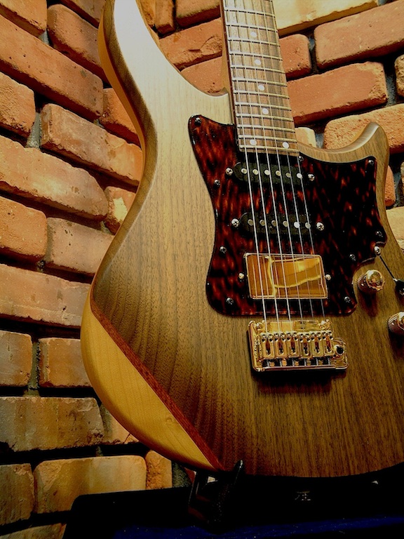 Varita Walnut Beans | Varita Custom Guitar