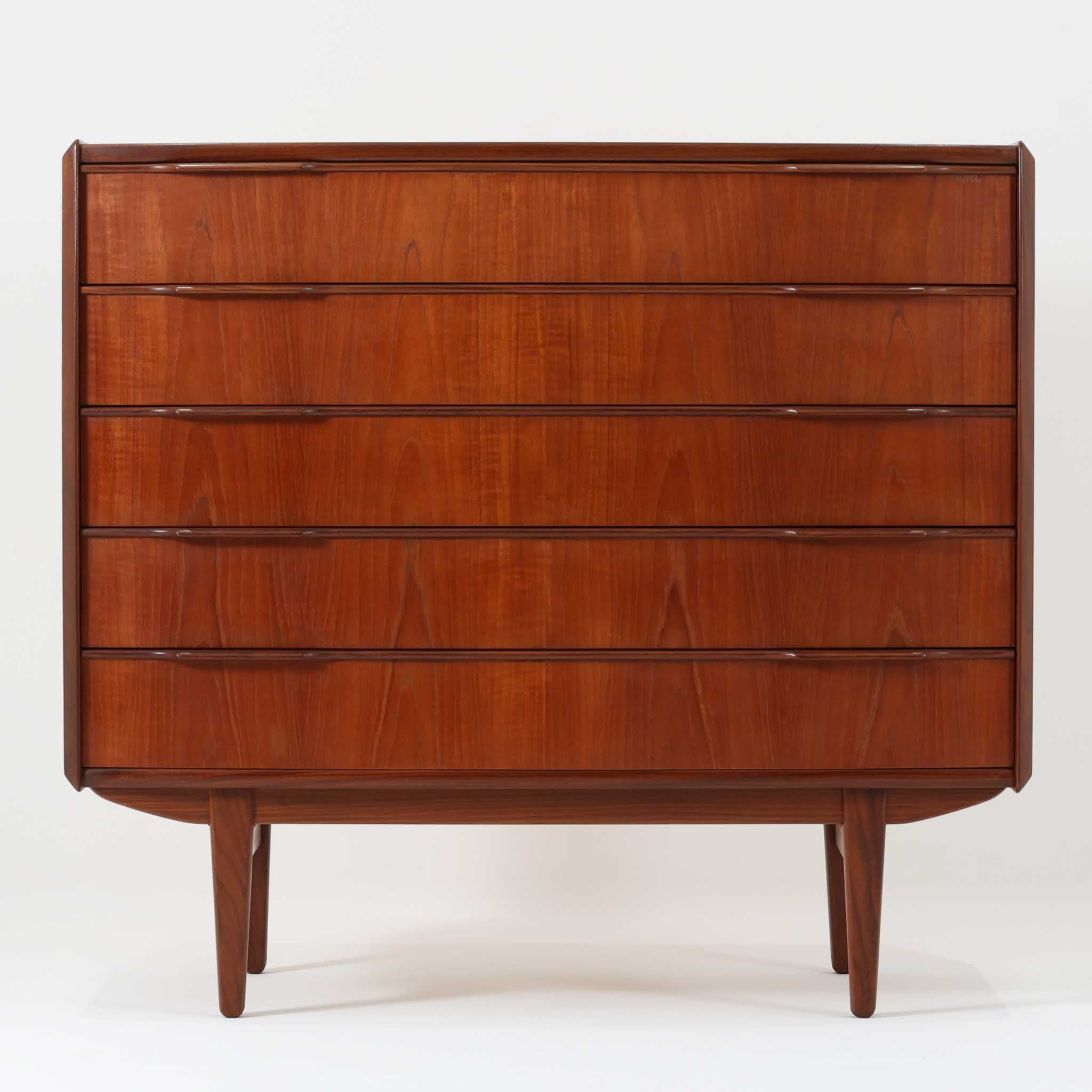 北欧ビンテージ家具チェスト | 収納力とデザイン性を兼ね備えた