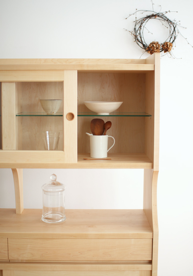 メープル無垢材のオーダーカップボード（食器棚） C-272・家具工房クラポ