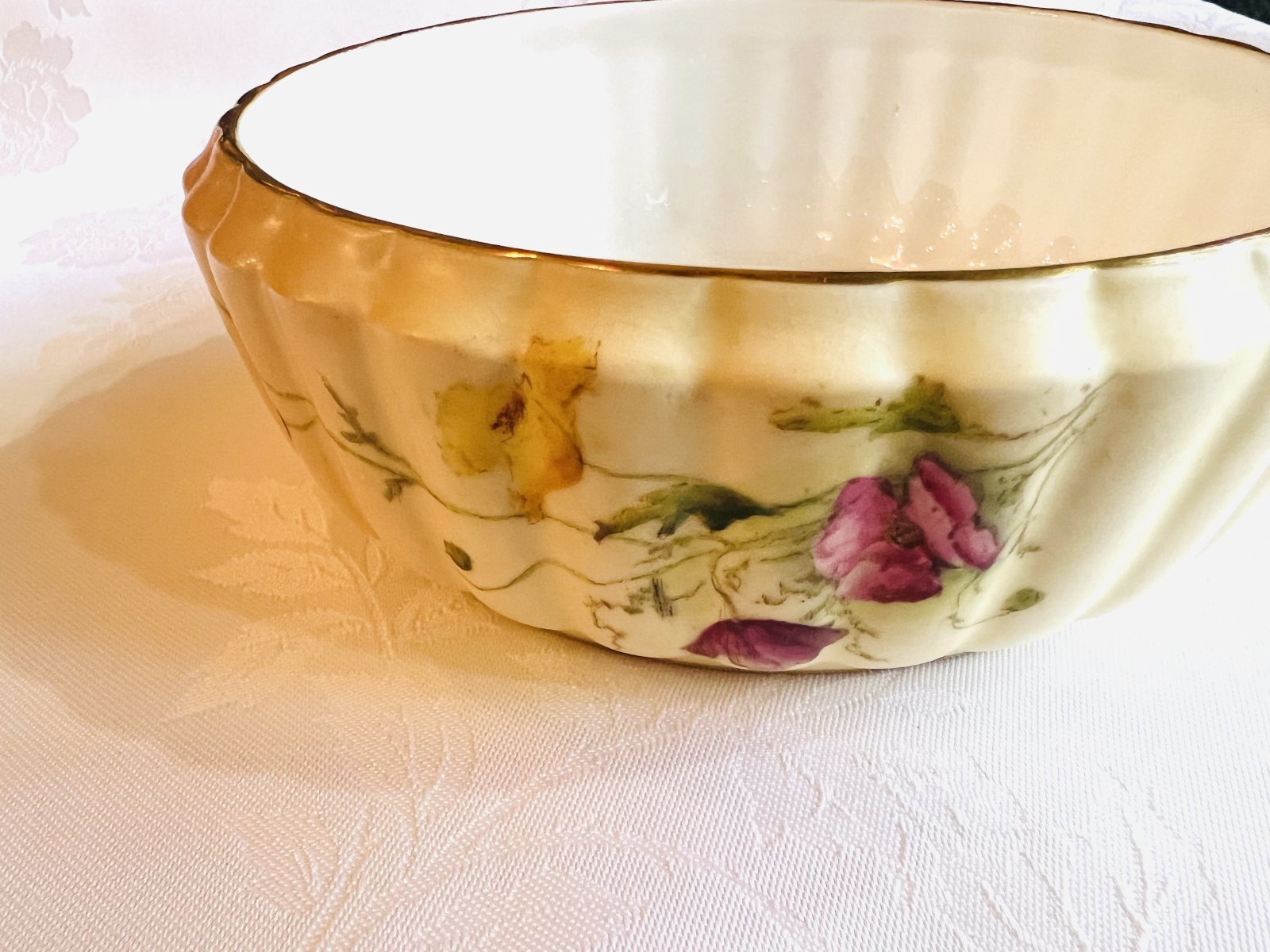 ロイヤルウースター ブラッシュアイボリーの蓋物 - Antiques Violetta