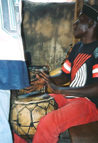 アフリカのひょうたん楽器特集・13年10月：アフリカ雑貨アザライ