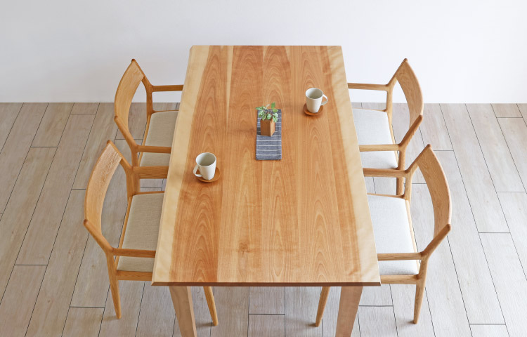 樺桜（カバザクラ）オーダーテーブル：華やかでやさしい色合いと豊かな