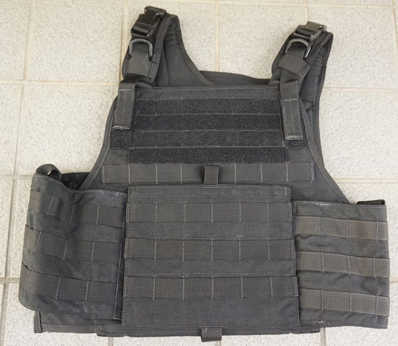 イーグルLEプレートキャリア黒SMALL/MEDIUM新品 - ミリタリー