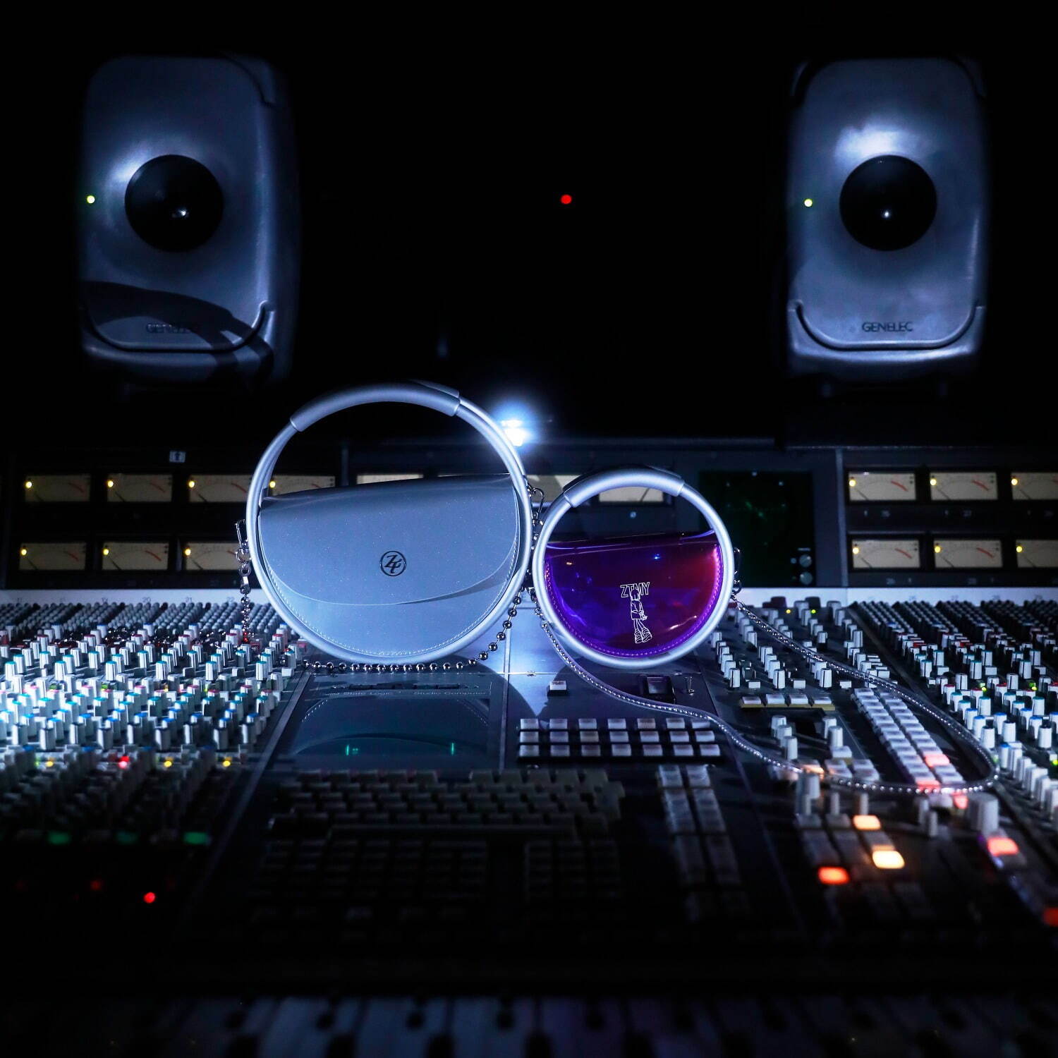 ずっと真夜中でいいのに。×ナナナナのコラボバッグ、音楽機材風