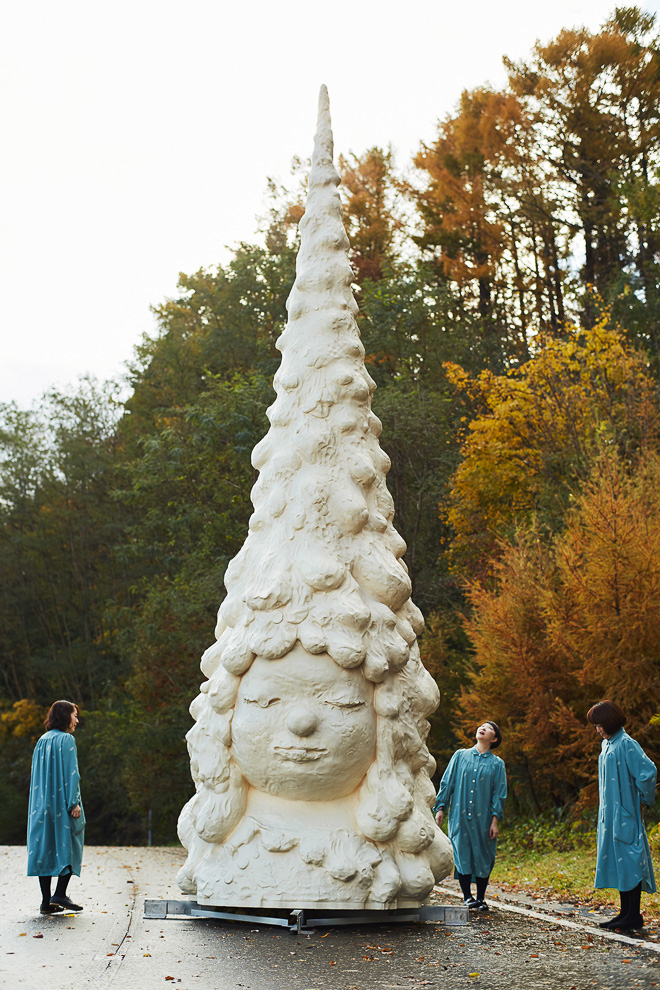 奈良美智が新作「Miss Forest / 森の子」発表 青森県立美術館開館10