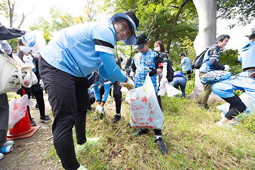 河川敷清掃作業(額縁付き) 河川敷清掃作業(額縁付き) 河川敷清掃作業