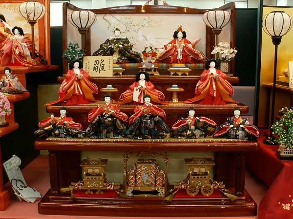 五人囃子が一緒です♪ご～にんばやしのふえたいこ～♪これでうちの