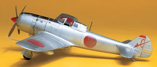 タミヤ 61013 1/48 中島 四式戦闘機キ―84I型甲 疾風 - 楽模型 ー