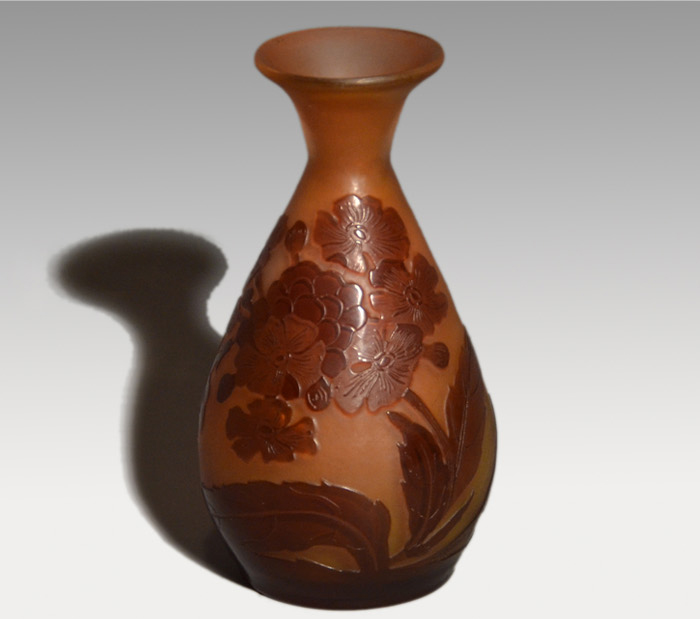 Galle ガレ サクラソウ文 花瓶 被せガラス 酸化腐食彫 1900年頃 | 古