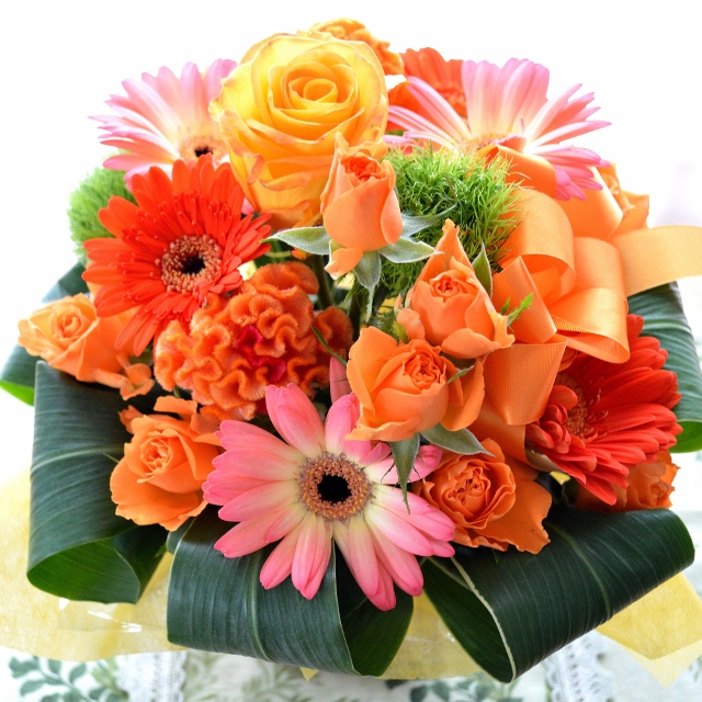 プチ贅沢なアレンジメント PureLove （バラとガーベラのフラワー