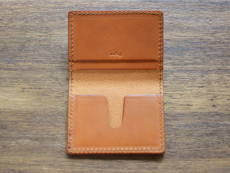 スタンダードだから長く使える二つ折り本革カードケース / 革鞄のHERZ