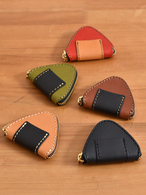 おにぎりの形をした使いやすくて可愛いコインケース / 革鞄のHERZ