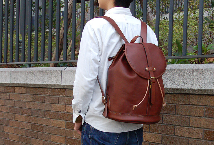 自転車乗りやアウトドアでも使える本革の1本ベルトリュック / 革鞄の