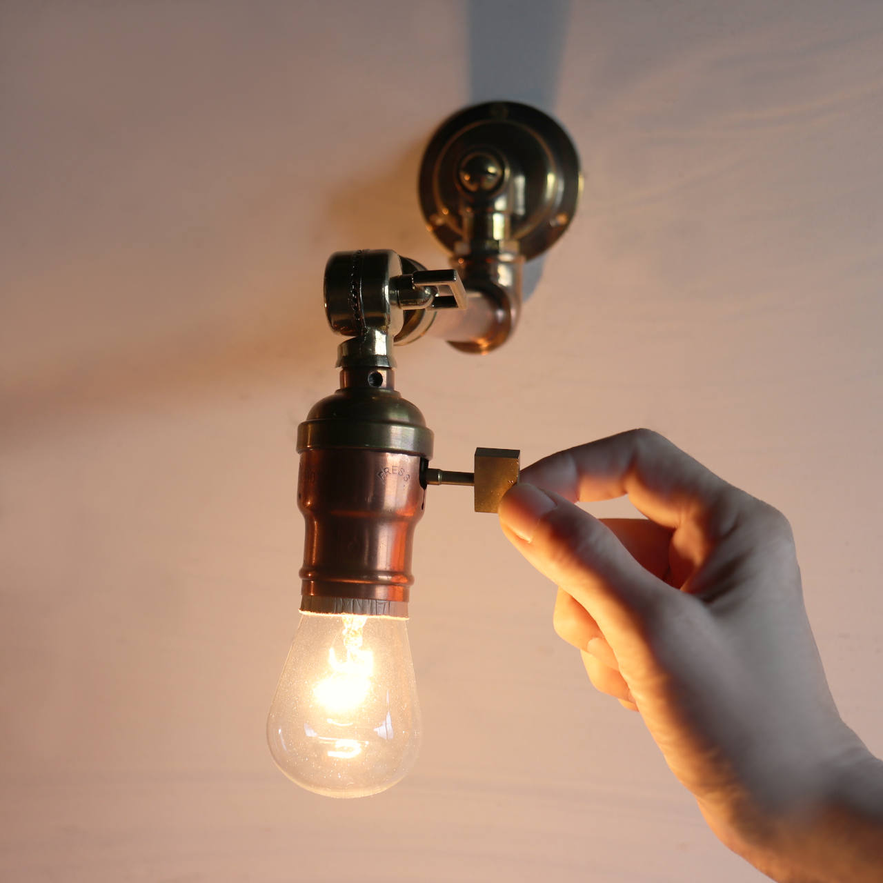 工業系壁掛け照明｜真鍮製アンティークソケット＆銅製配管