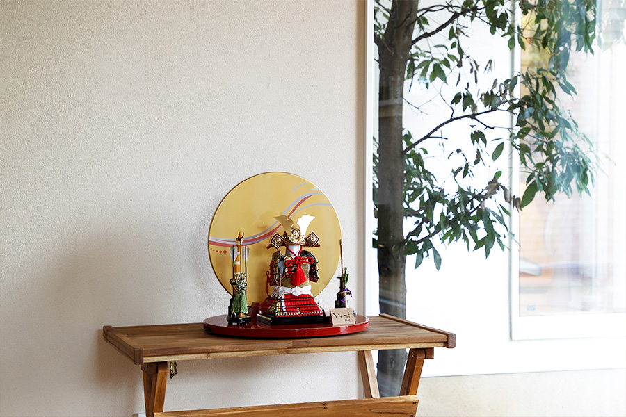 コンパクトな五月人形のひととえ｜朗｜風雅金