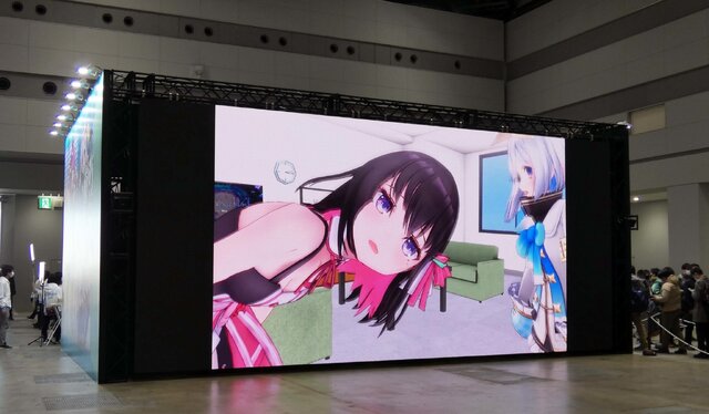 ホロライブが「コミケ99」にやってきた！ 販売グッズと大型ビジョン