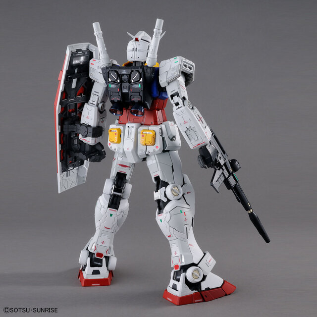 最高峰ガンプラ「PG UNLEASHED 1/60 RX-78-2 ガンダム」がプレバンで