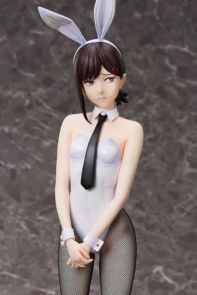 華奢な足元の布製網タイツがリアル…！「チェンソーマン」新米デビル