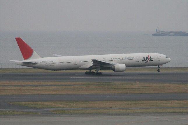 日本の空から「大型旅客機」が消える？ JAL「500人乗り機」退役が意味