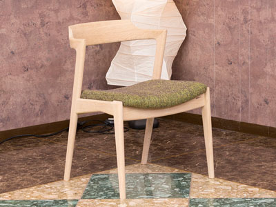 日進木工 新作・Sofセミアームチェアと座り比べ Sof SWC-833 / WHITE