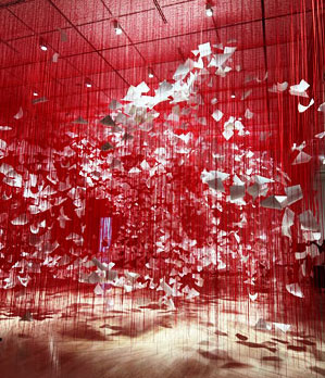 白髪一雄と塩田千春 | 絵画など美術品の販売と買取 | 東京・銀座 おい