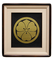 家紋額】作品例：丸に剣片喰 | 伊勢型紙専門店おおすぎ（株式会社大杉